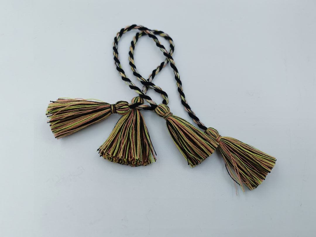 Hand-wound tassel hanging spike